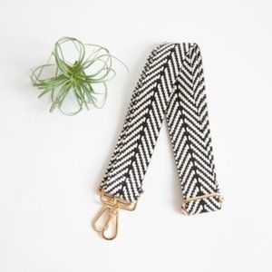 Shoulder Strap - Black & White Woven Zig Zag
